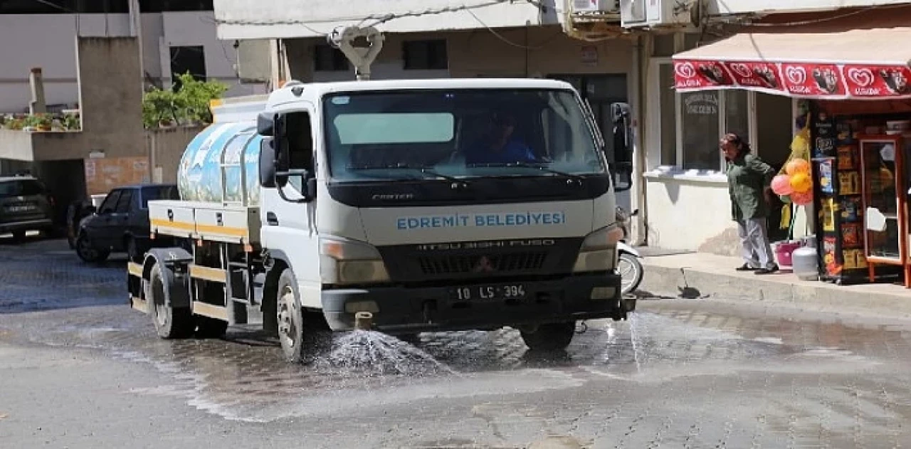 Edremit Belediyesi Kapsamlı Temizliklerine Devam Ediyor!