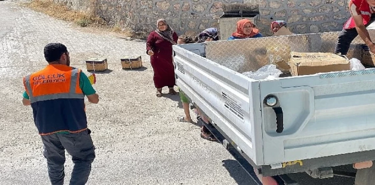 Gölcük Belediyesi Deprem bölgesinde yardımlarını sürdürüyor