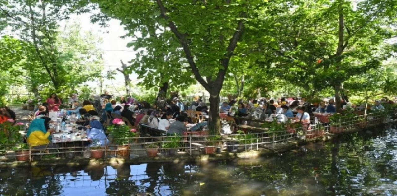 İzmir Karabağlar’da yılın yorgunluğunu attılar