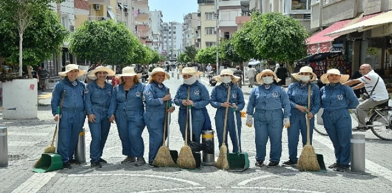 Kadın süpürgeciler Yenişehir’e toz kondurmayacak