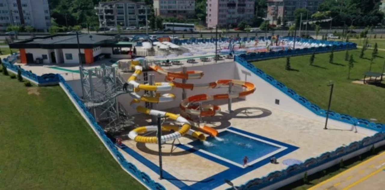 Kocaeli’nde çift kaydıraklı Aquapark hizmete girdi