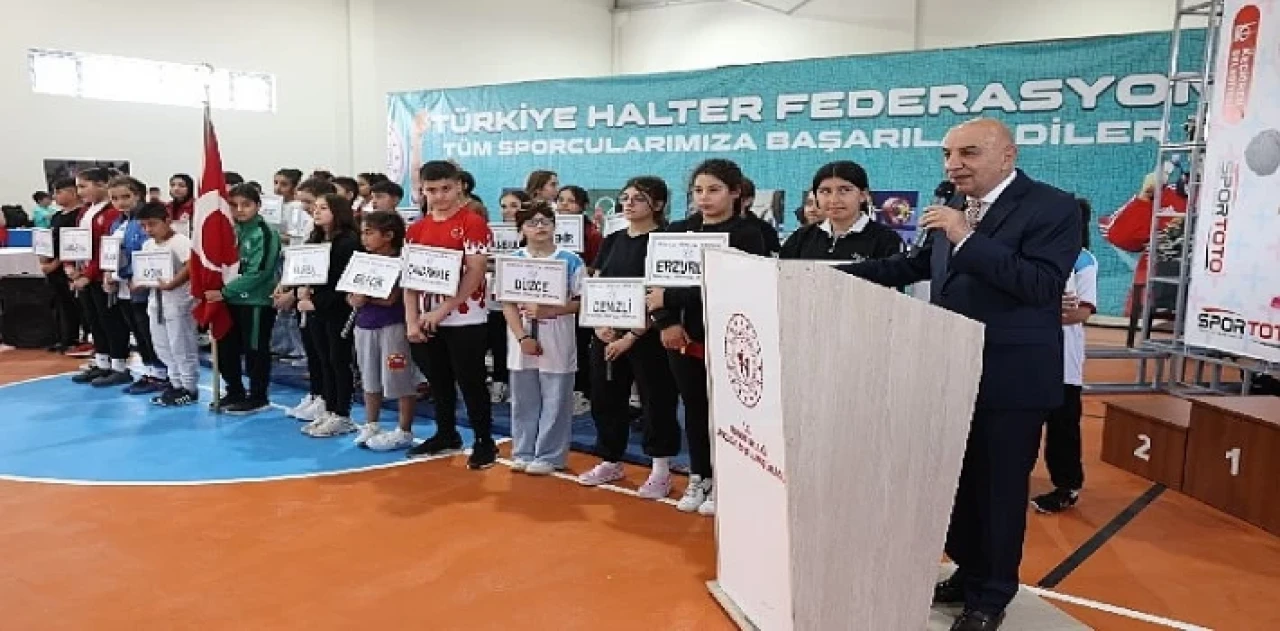 Minikler Türkiye Halter Şampiyonası Keçiören’de düzenleniyor