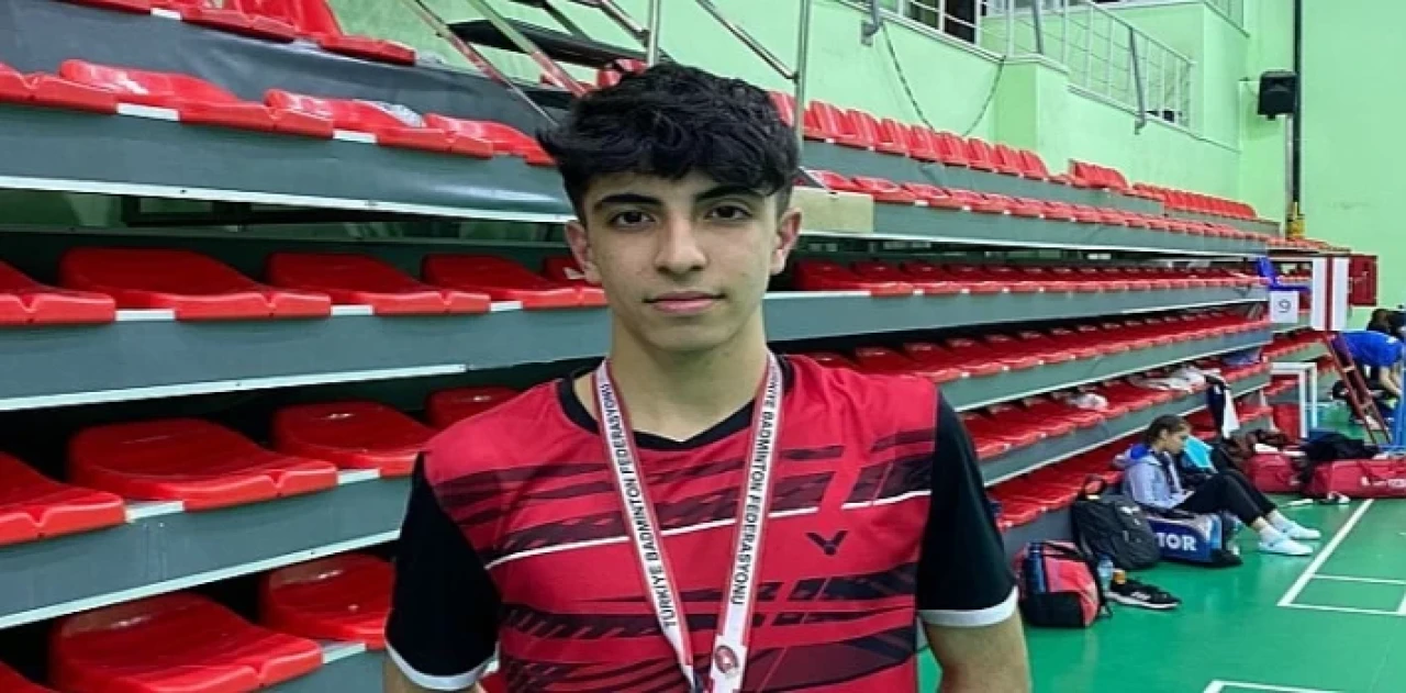 Osmangazili badmintoncudan altın madalya