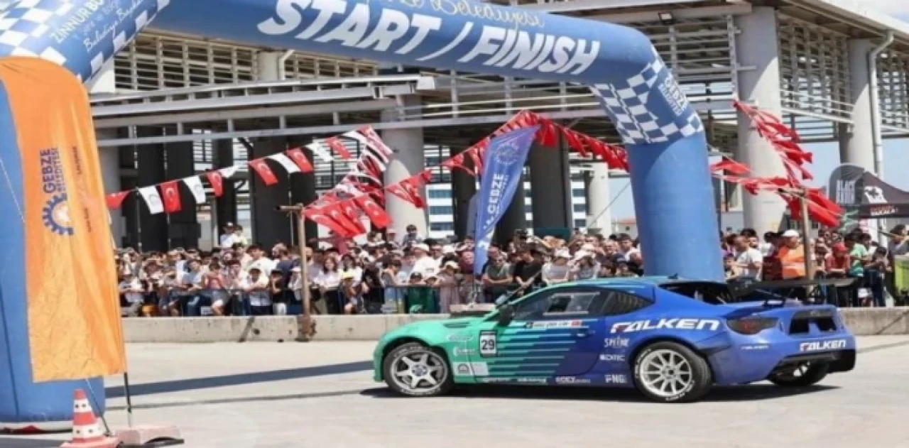 Adrenalin tutkunları ’Gebze Driftfest’te buluştu