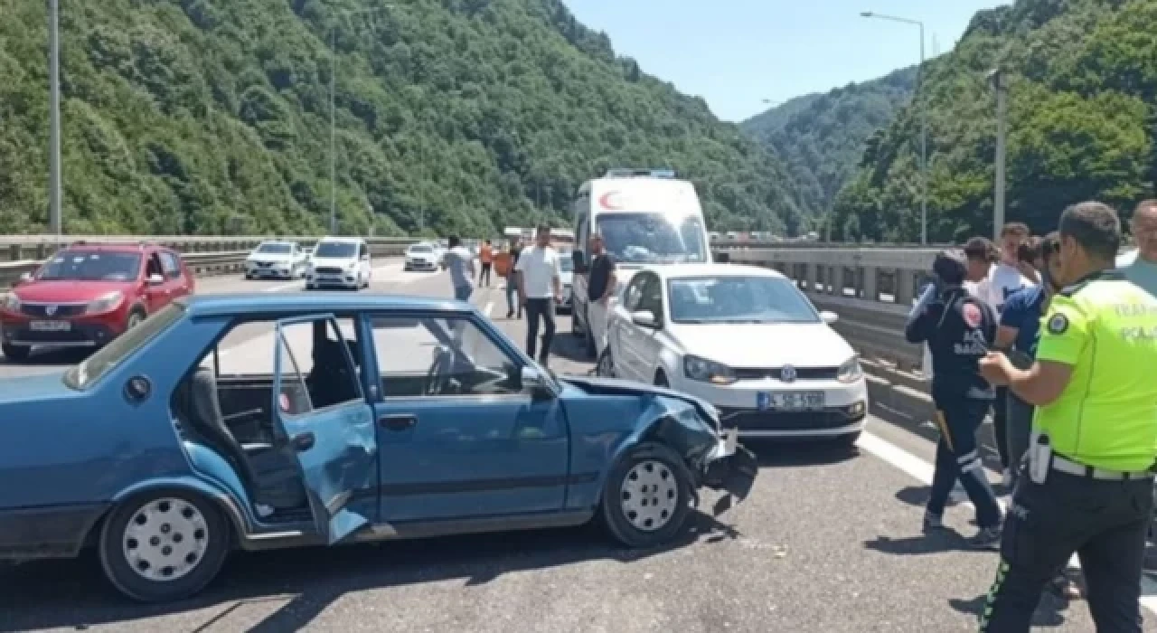 Bayram dönüşü trafiğinde zincirleme kaza: 7 araç birbirine girdi