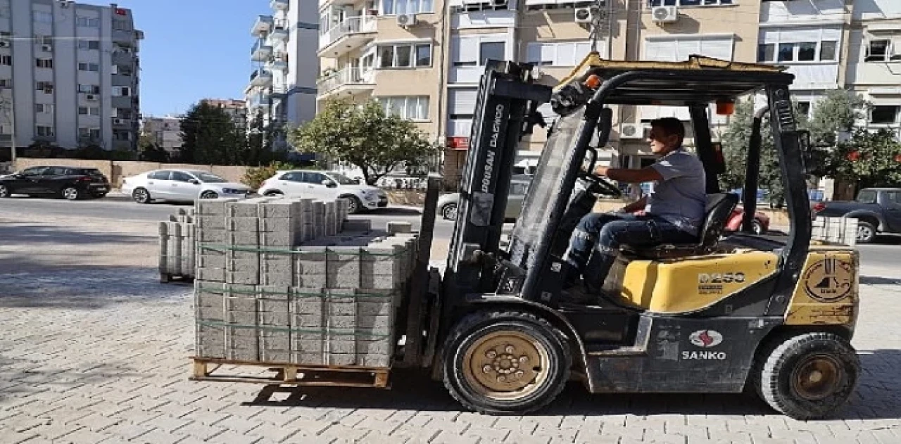 Belediye şantiyesi fabrika gibi üretiyor, Karşıyaka güzelleşiyor