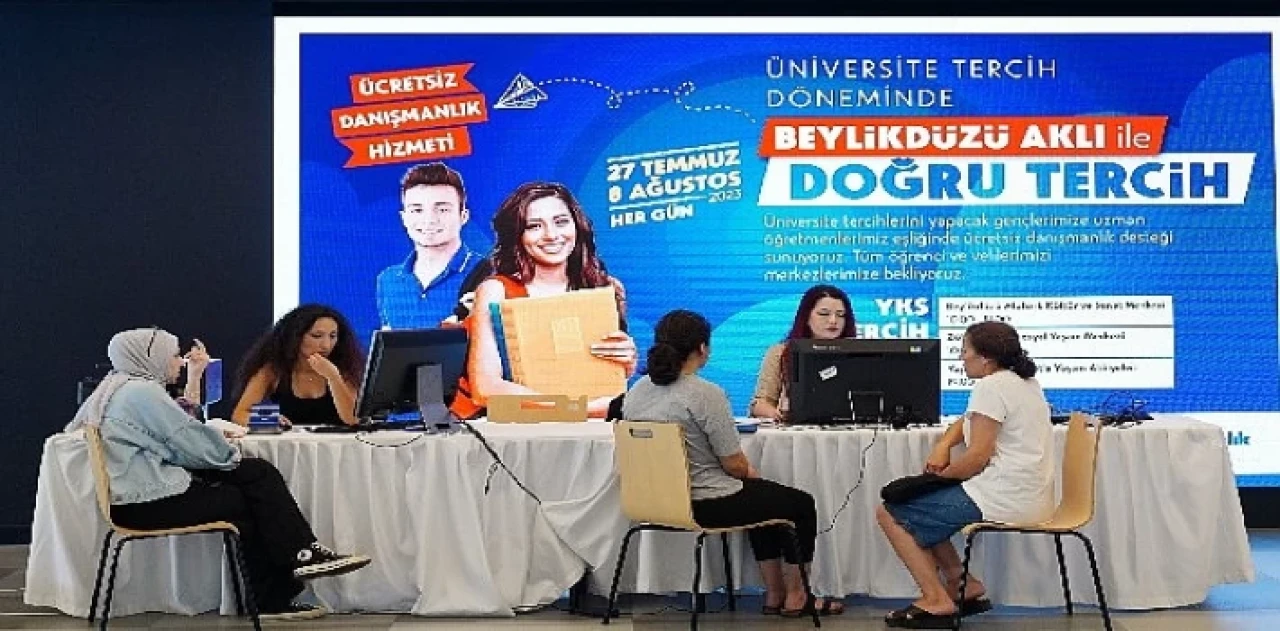 Beylikdüzü Belediyesi tercih döneminde de öğrencilerin yanında