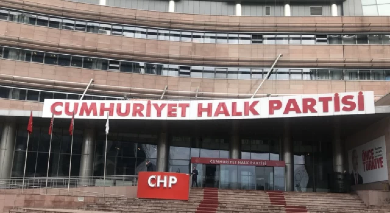 CHP'de belediye başkanları toplantısında 36 başkandan mazeret!