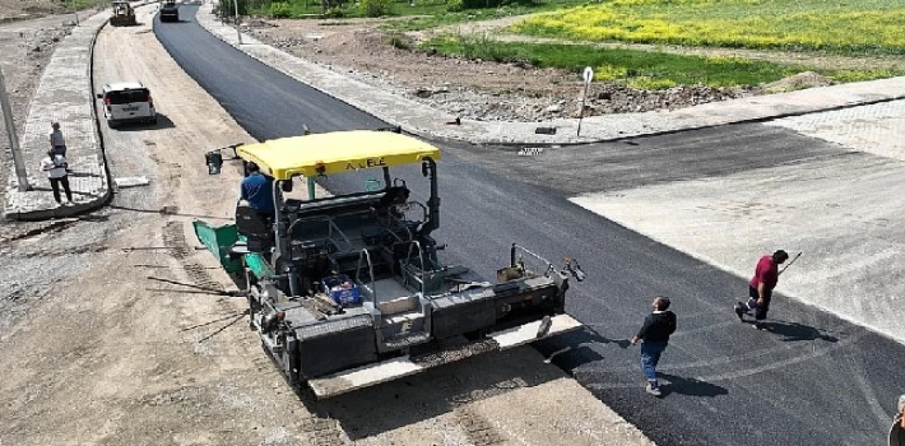 Danişment Gazi Toki yolu yenileniyor