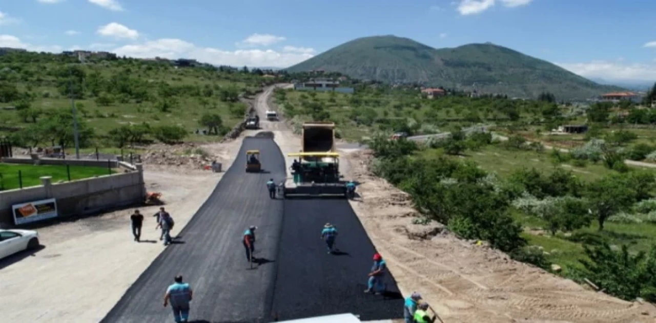 Kayseri Talas’ta asfalt çalışması sürüyor