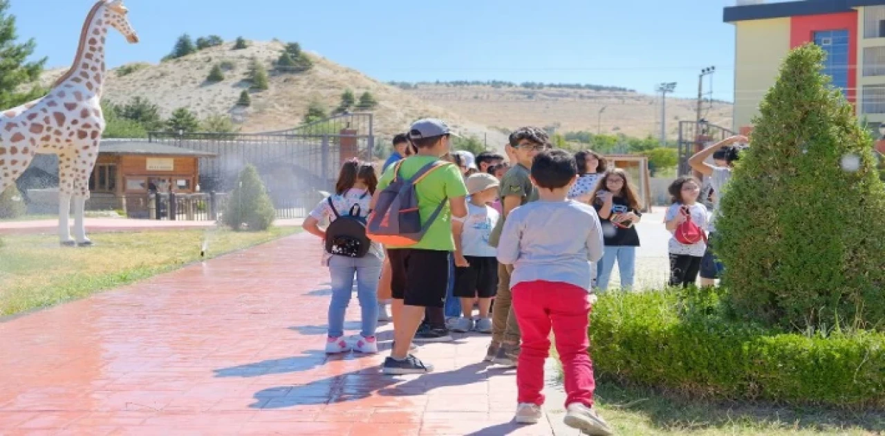 Malatya’da öğrencilerden hayvan bahçesine gezi