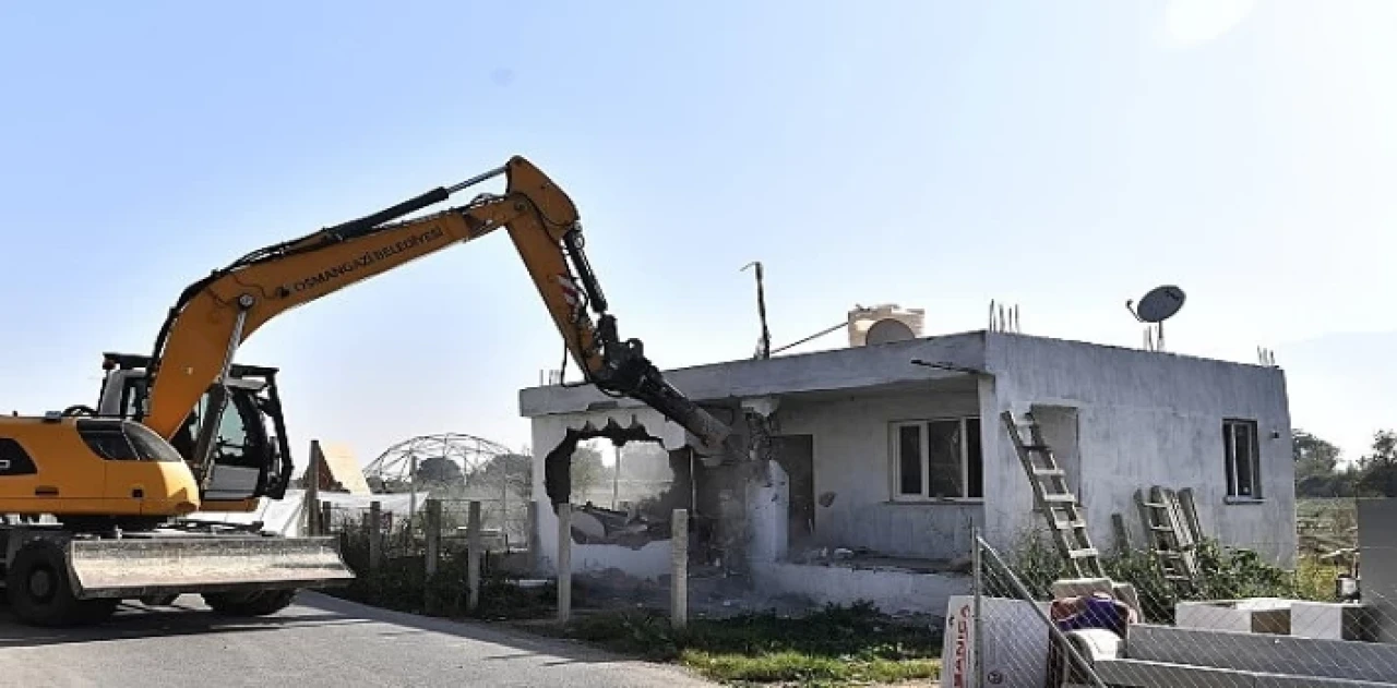 Osmangazi kaçak ve metruk yapılardan temizleniyor