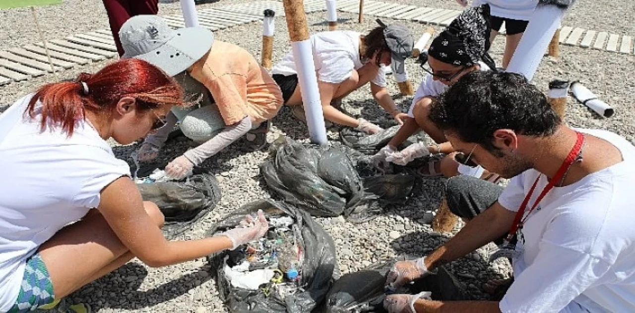 Plastiksiz Kıyılar, Plastiksiz Sular Projesi Konyaaltı Sahili’nde başladı