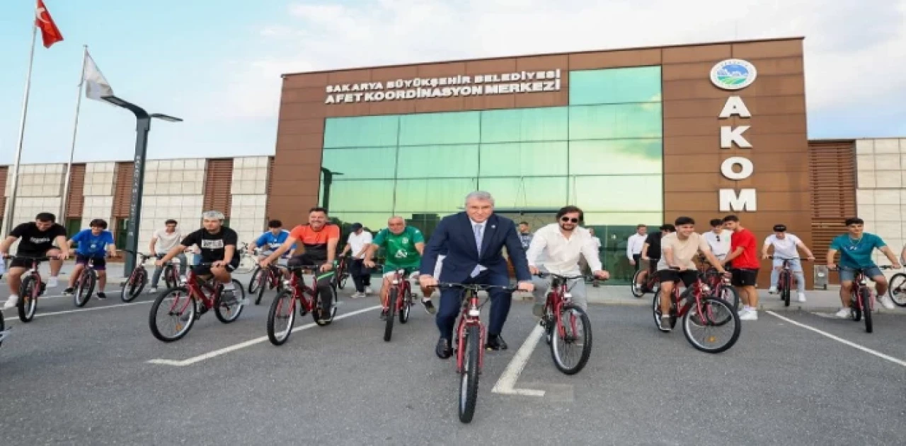 Sakarya’da genç sporcularına bisiklet ödülü