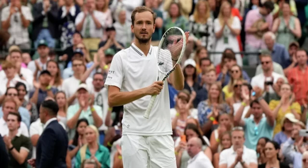 Wimbledon'da Carlos Alcaraz ve Daniil Medvedev yarı finale kaldı