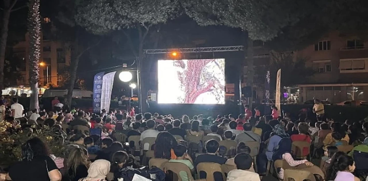 Aydın Büyükşehir Belediyesi’nden Nazilli’de Açı Hava Sineması