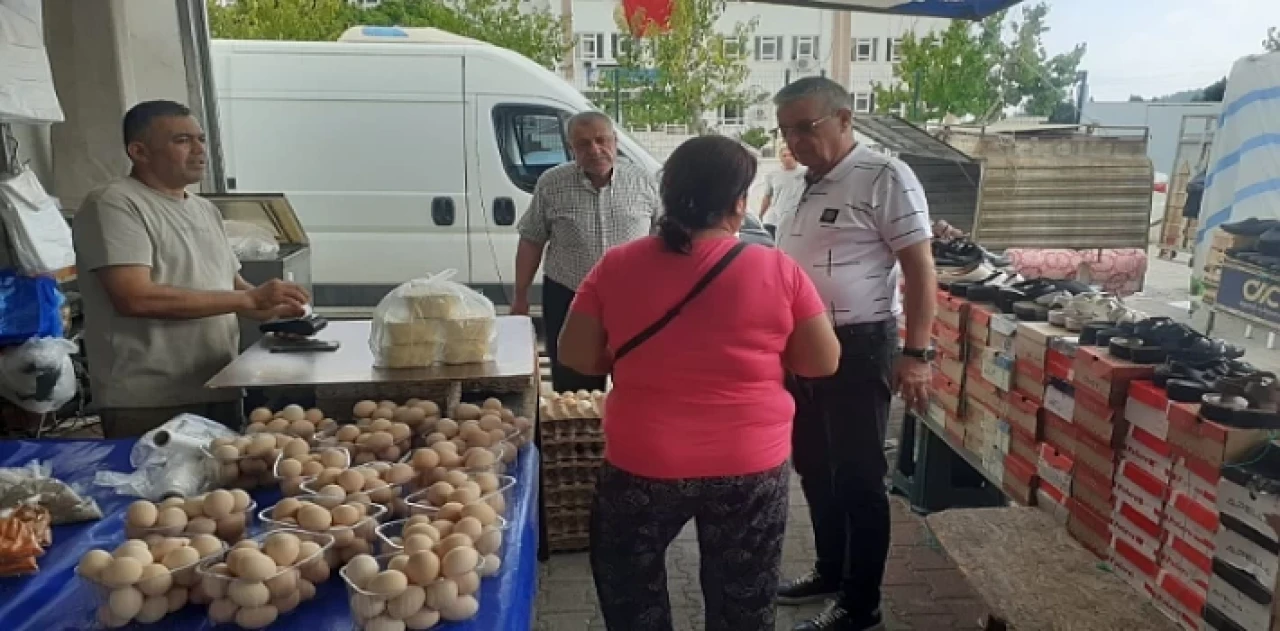 Başkan Topaloğlu’ndan pazar esnafı ziyareti