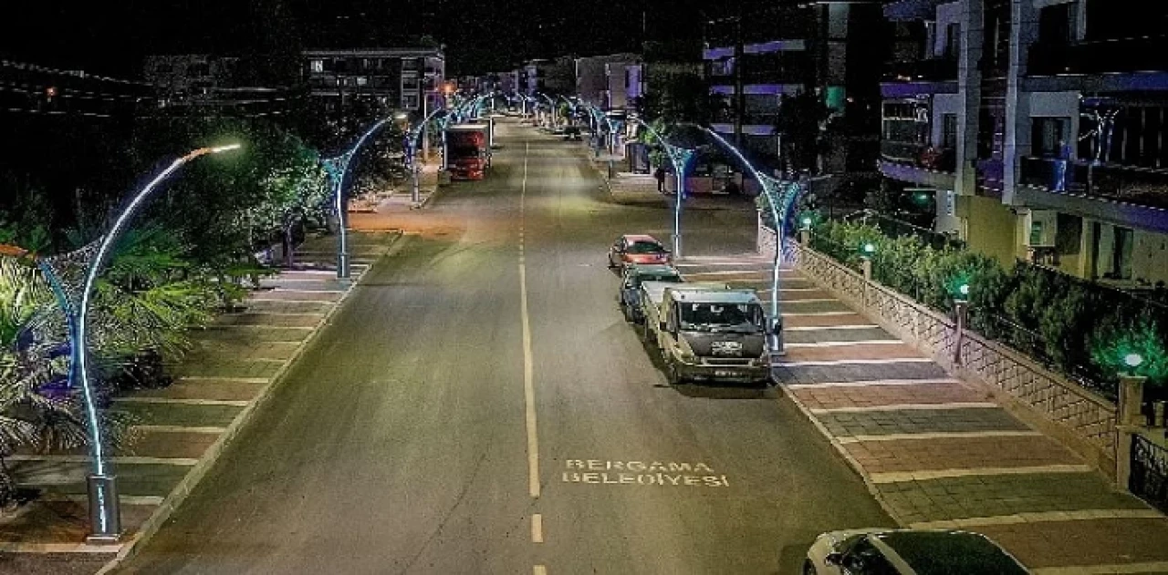 Bergama’da yollar yenileniyor, halk refaha kavuşuyor