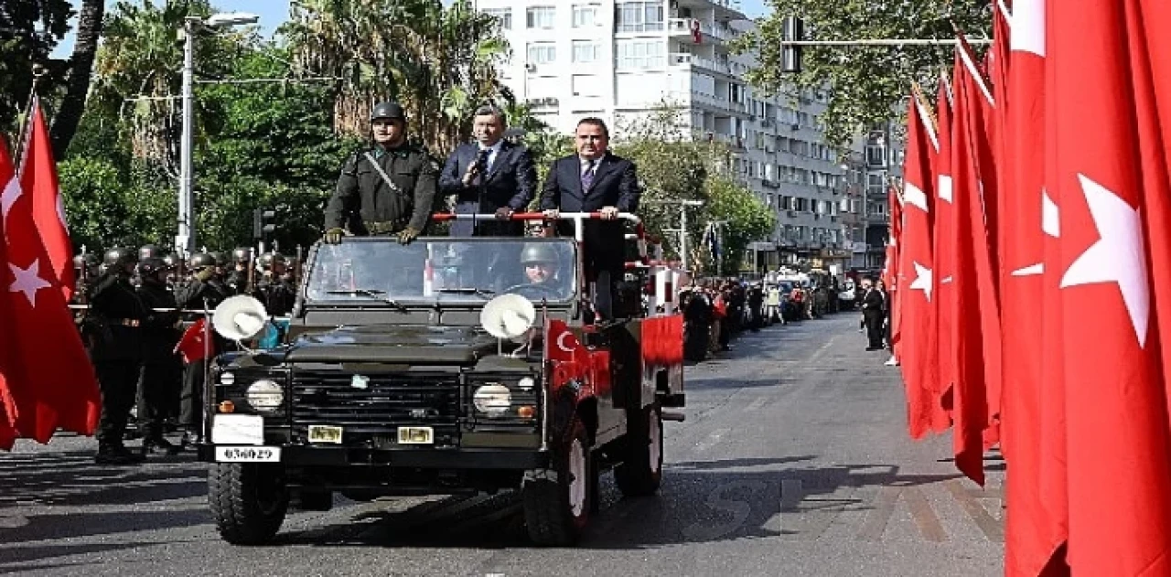 Büyük Zafer Antalya’da coşkuyla kutlanıyor