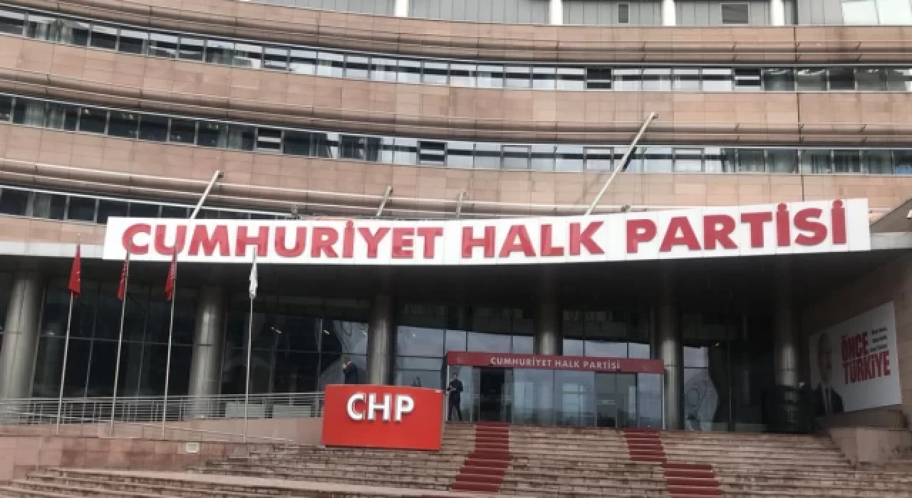 CHP'de danışman krizi: Görevine son verildi