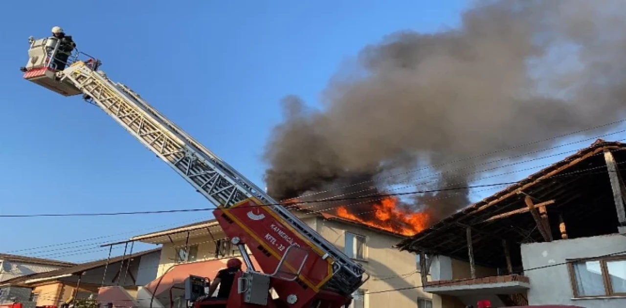 Düzce’de mahalleyi korkutan yangın