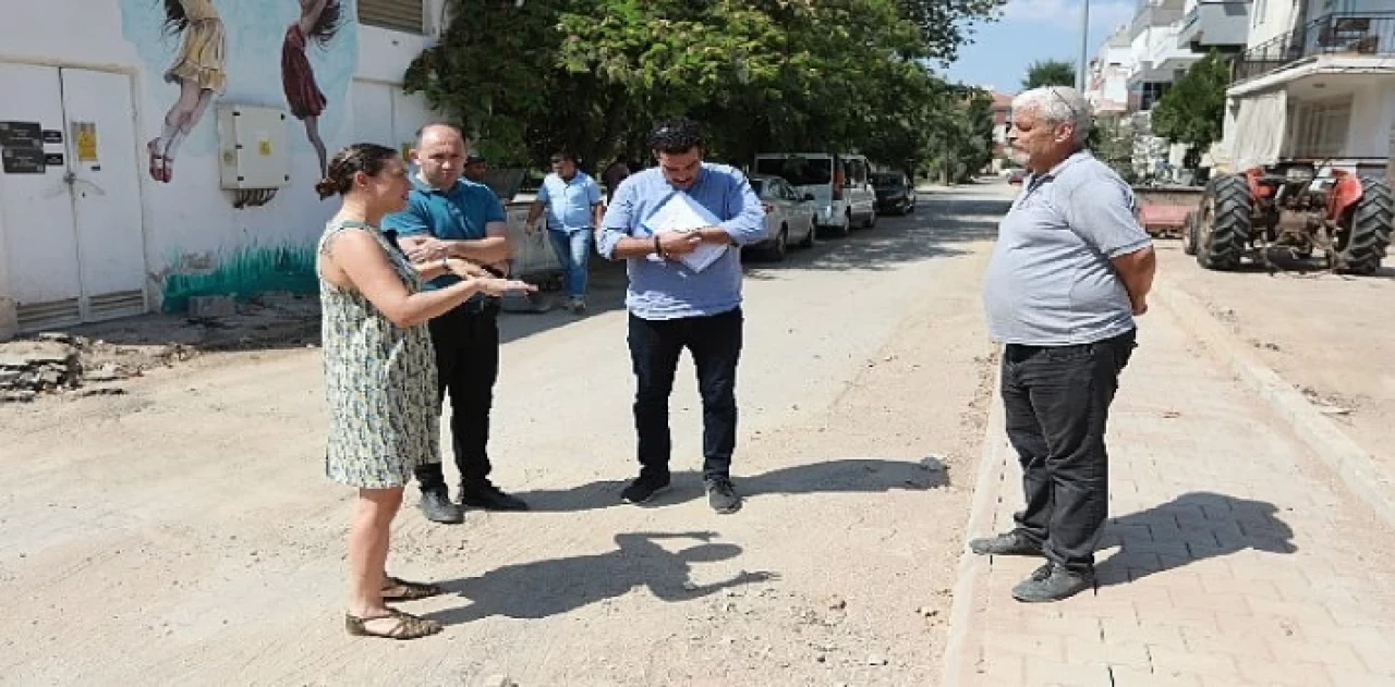 Efes Selçuk’ta yollar, aydınlatma direkleri ve parklar..