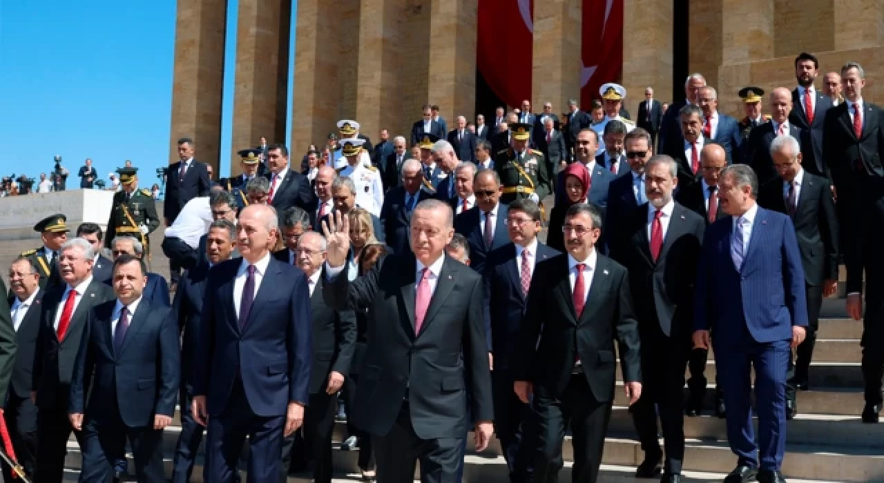 Erdoğan başkanlığındaki devlet erkanından Anıtkabir’e ziyaret