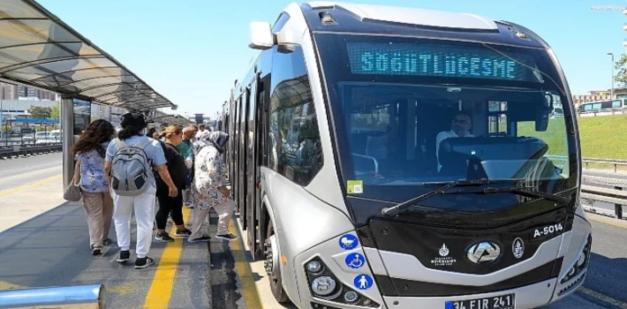 İstanbul Büyükşehir Belediyesi’nin Yeni Metrobüsleri Sefere Başladı