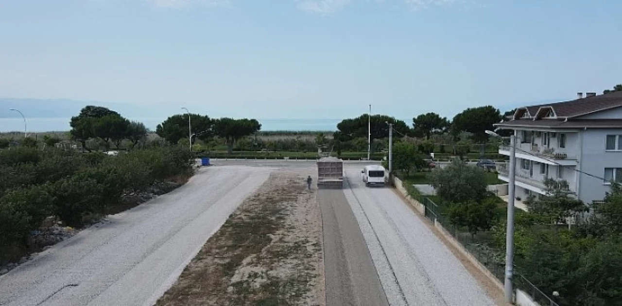 İznik Belediyesi’nden Yollara Sathi Kaplama Çalışması