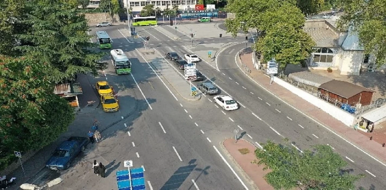 Kocaeli Büyükşehir’den yol çizgileriyle düzenli ve güvenli ulaşım