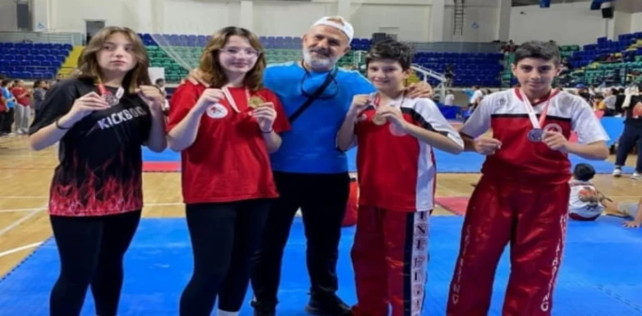 Kütahya’da ’Klas’ sporcular Kick Boks rüzgarı estirdi