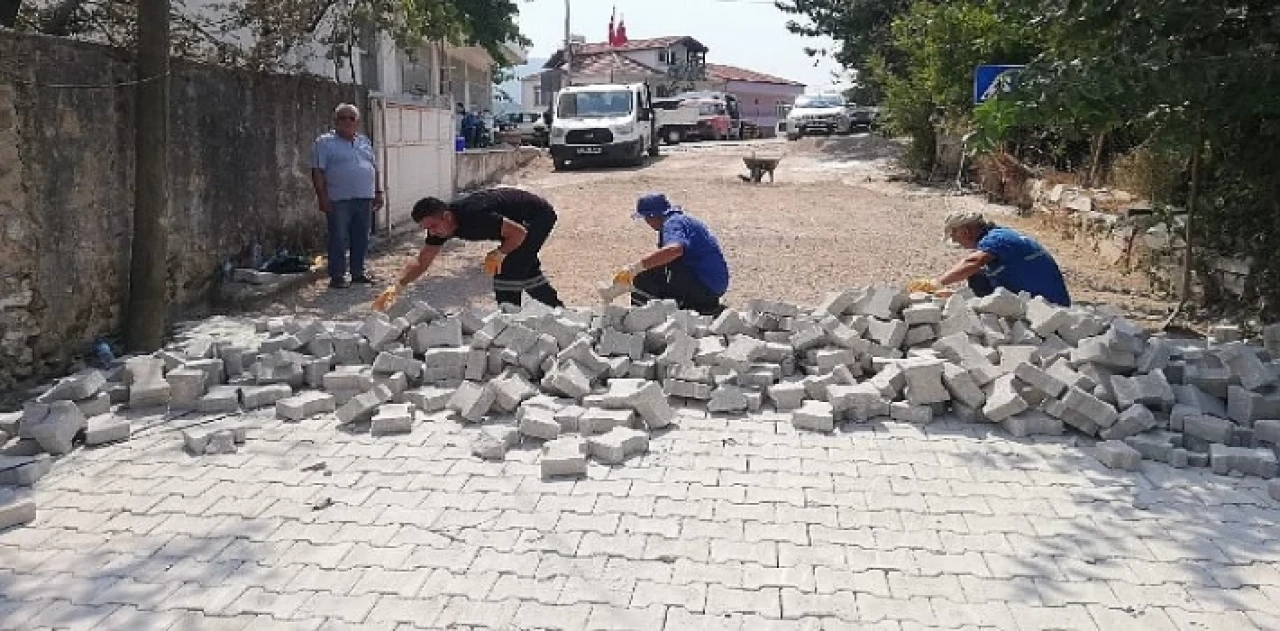 Muğla Büyükşehir Parke Kaplama Çalışmalarına Devam Ediyor