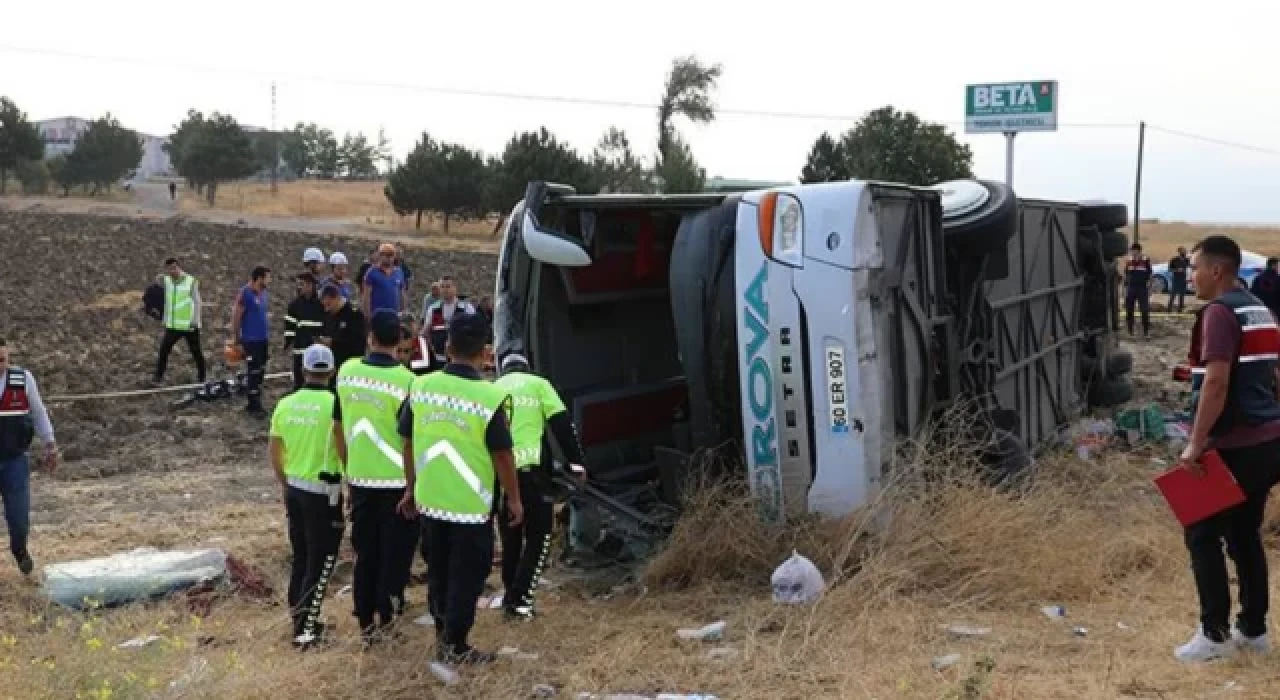 Amasya'da yolcu otobüsü devrildi: Ölü ve yaralılar var