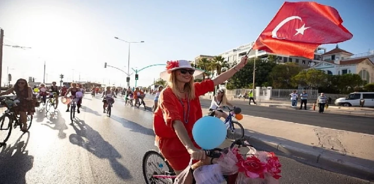 &apos;Süslü Kadınlar’ Karşıyaka’da farkındalık yaratacak