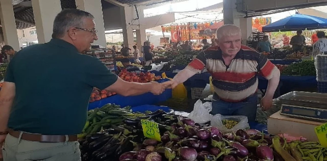 Başkan Topaloğlu’ndan pazar esnafını ziyaret