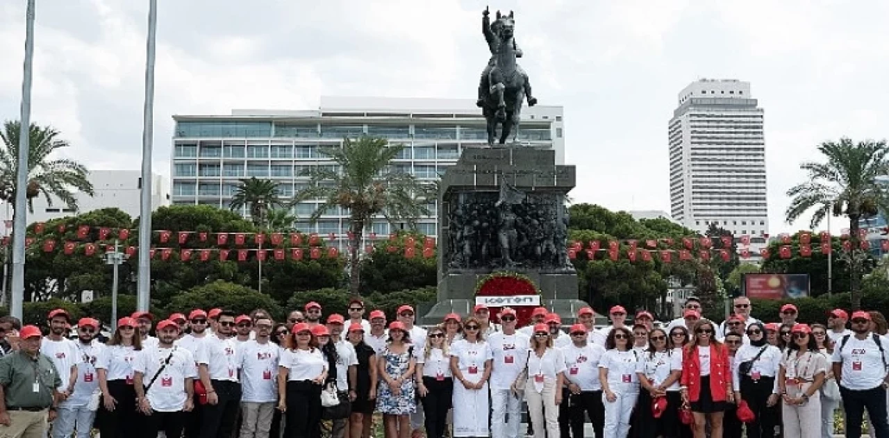 Cumhuriyetimizin 100.yılında, Koton Cumhuriyet Gönüllüleri İzmir’in Kurtuluşu’nun yıldönümünde İzmir’deydi!