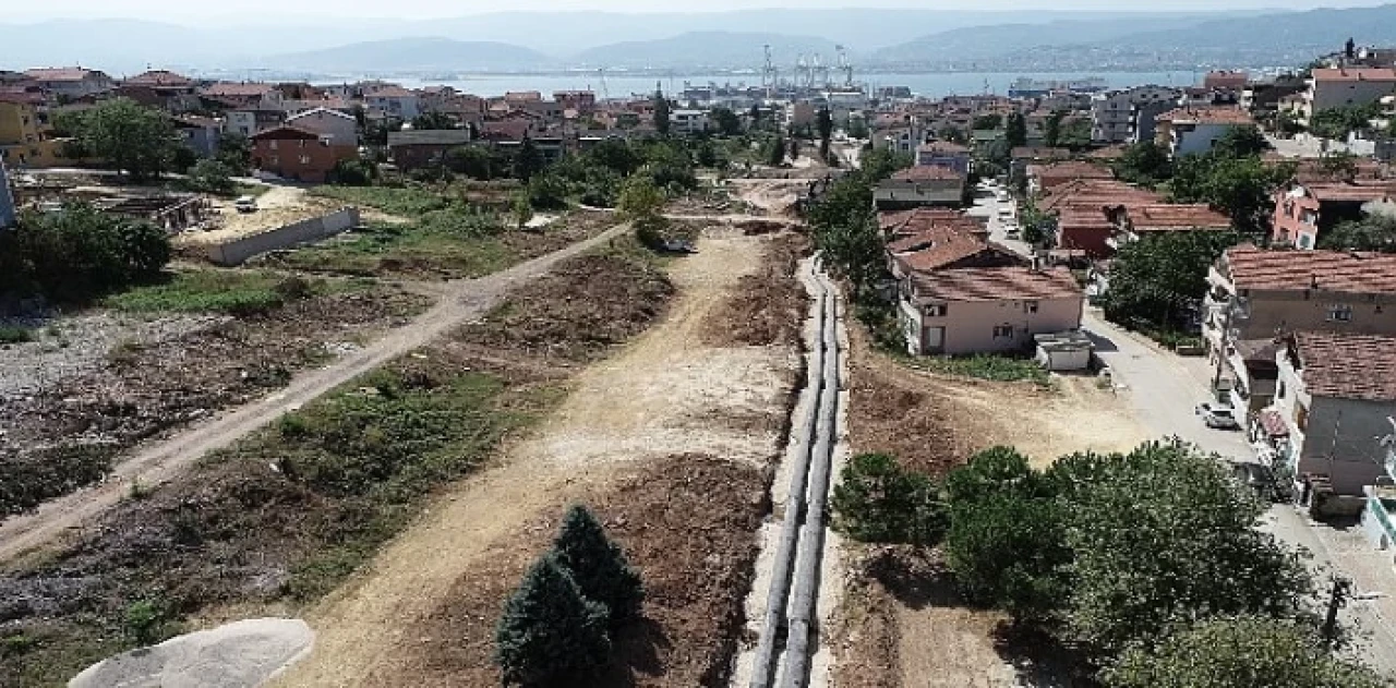 Derince Köprülü Kavşak Çalışmaları kapsamında altyapı hatları deplase ediliyor