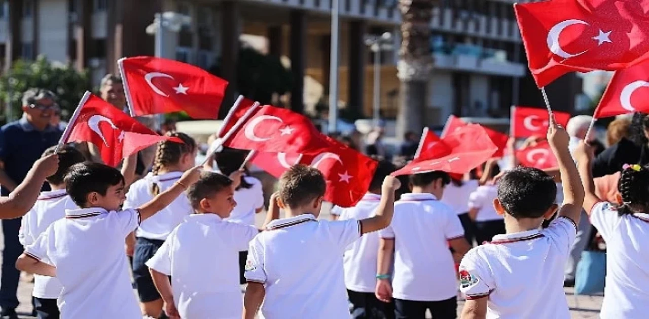 İlköğretim Haftası Aliağa’da Renkli Etkinliklerle Kutlandı