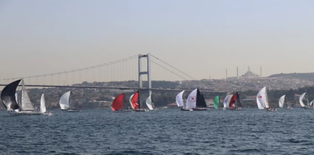 İstanbul Boğazı’nı yelkenler bastı