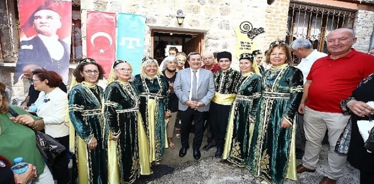 İzmir Kırım Türkleri &apos;Evlerine’ Kavuştu