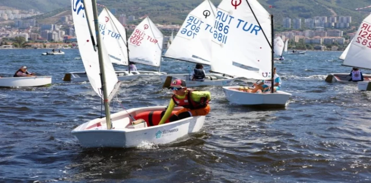 İzmir kurtuluşuna Narlıdere’den yelken açtılar