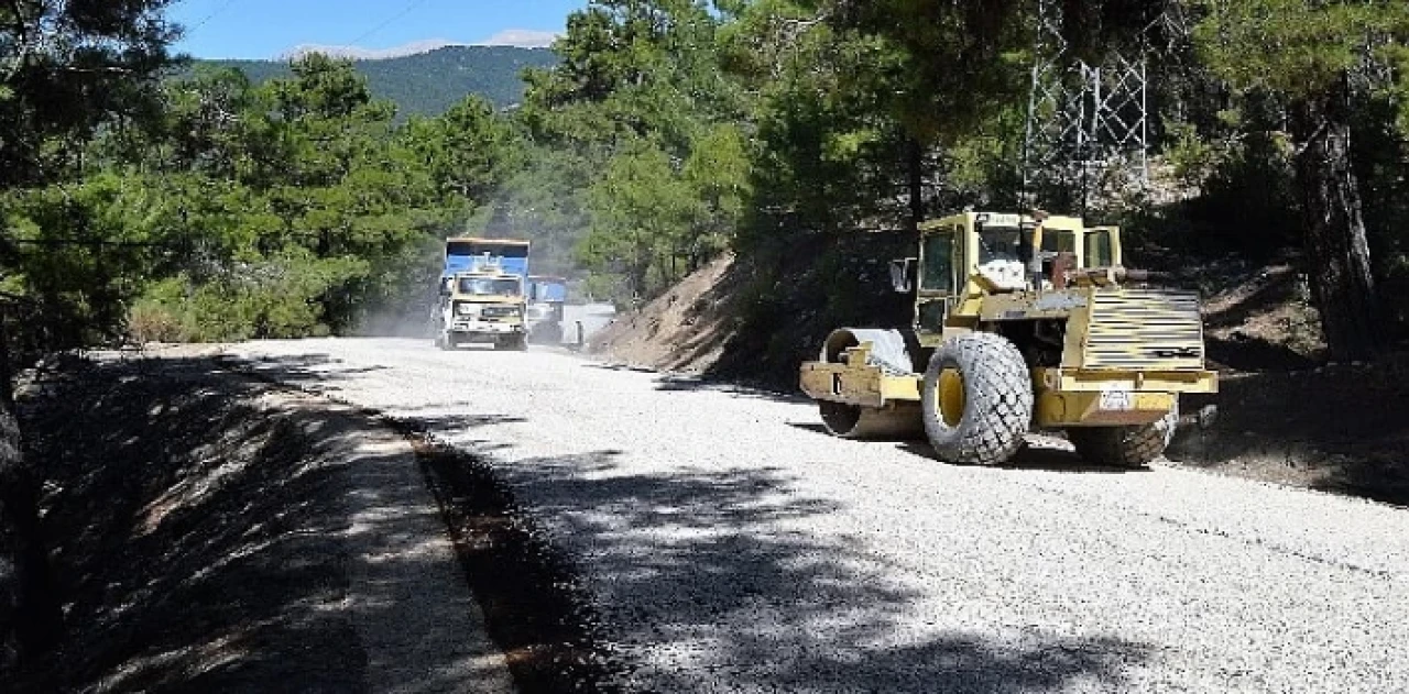 Kaş Yuvacık grup yolu asfaltlanıyor