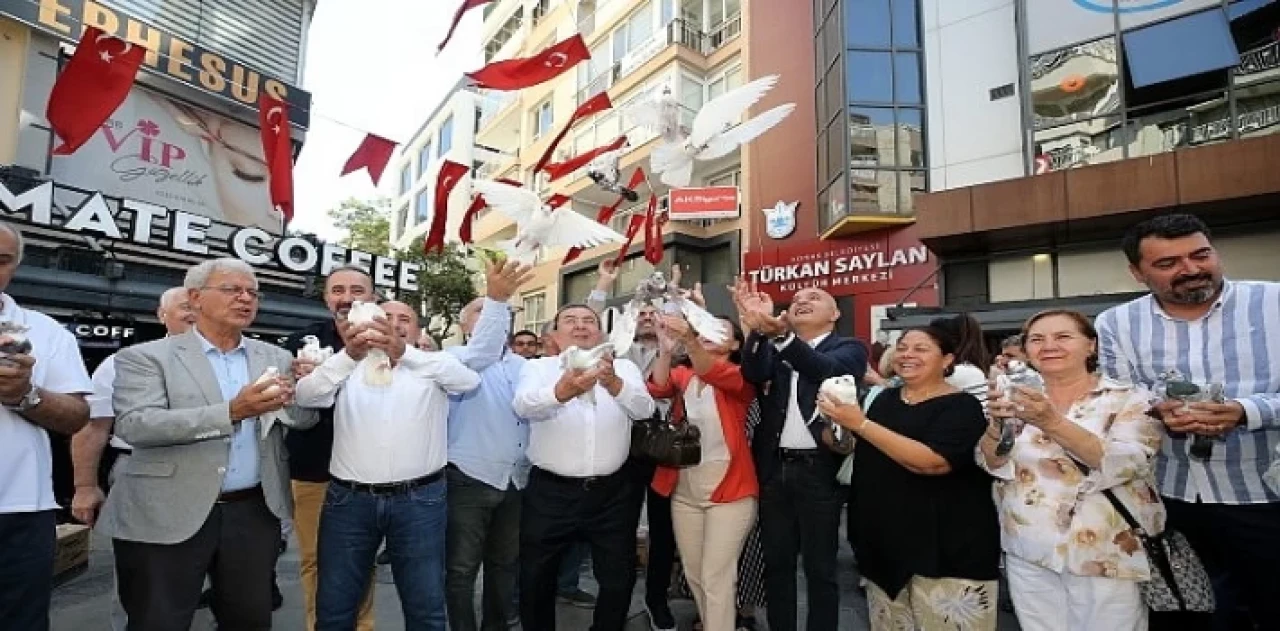 Konak’ta Güvercinler Barış Umuduyla Uçtu