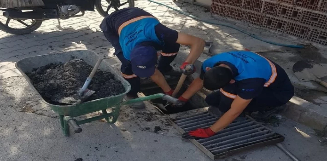 Manisa’da yağmursuyu ızgaraları çöplük değil