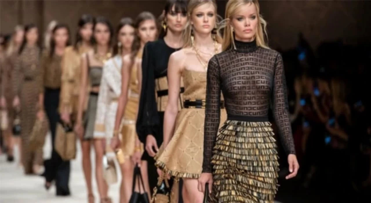 Ünlü giyim markası Balmain'in Paris Moda Haftası'nda sergileyeceği koleksiyonu çalındı