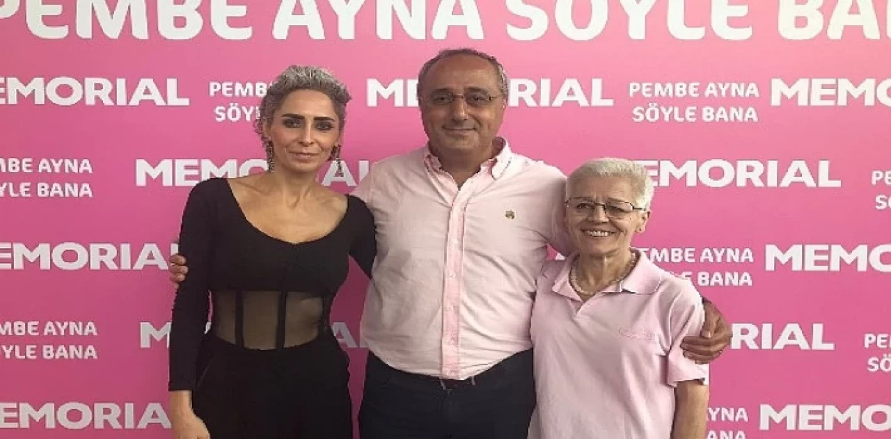 Ünlüler ve Kanser Kahramanları Meme Farkındalığı için “Pembe Ayna Söyle Bana” Dedi