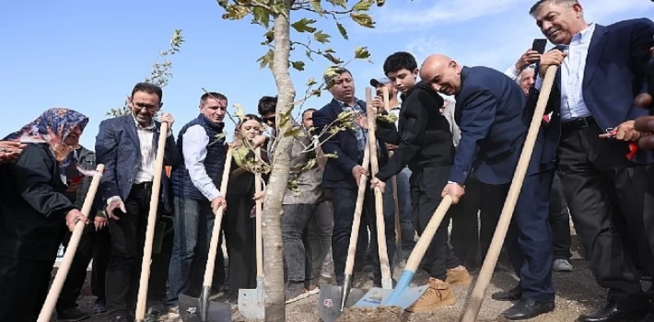 100. Yıl İmza Ormanı Fidan Dikme Töreni Keçiören’de gerçekleştirildi