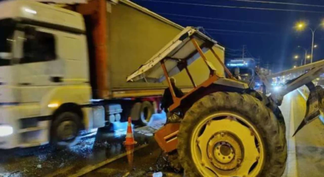 Afyonkarahisar’da traktör ortadan ikiye bölündü: 5 yaralı