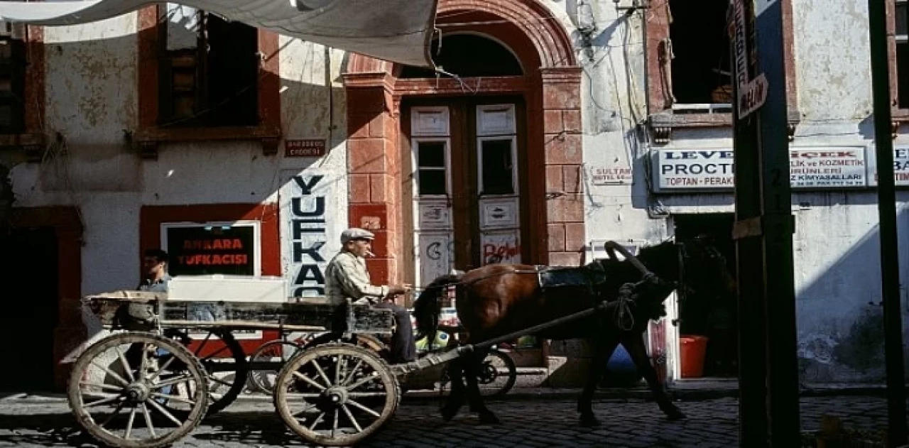 ARA GÜLER ARŞİVİNDEN AYVALIK FOTOĞRAFLARI GÜN YÜZÜNE ÇIKIYOR