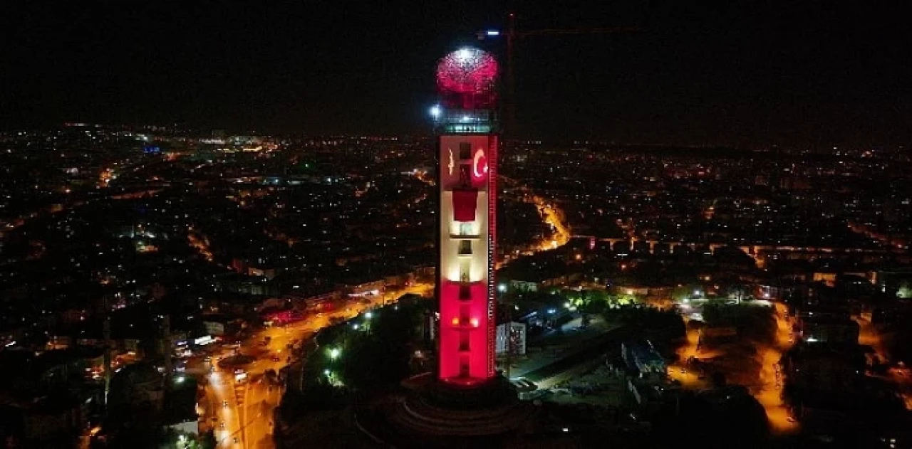 Atatürk Ankara Cumhuriyet Kulesi’nde 100. Yıla özel muhteşem ışıklandırma